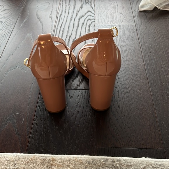 Steve amassed Women’s Heels - Picture 3 of 4